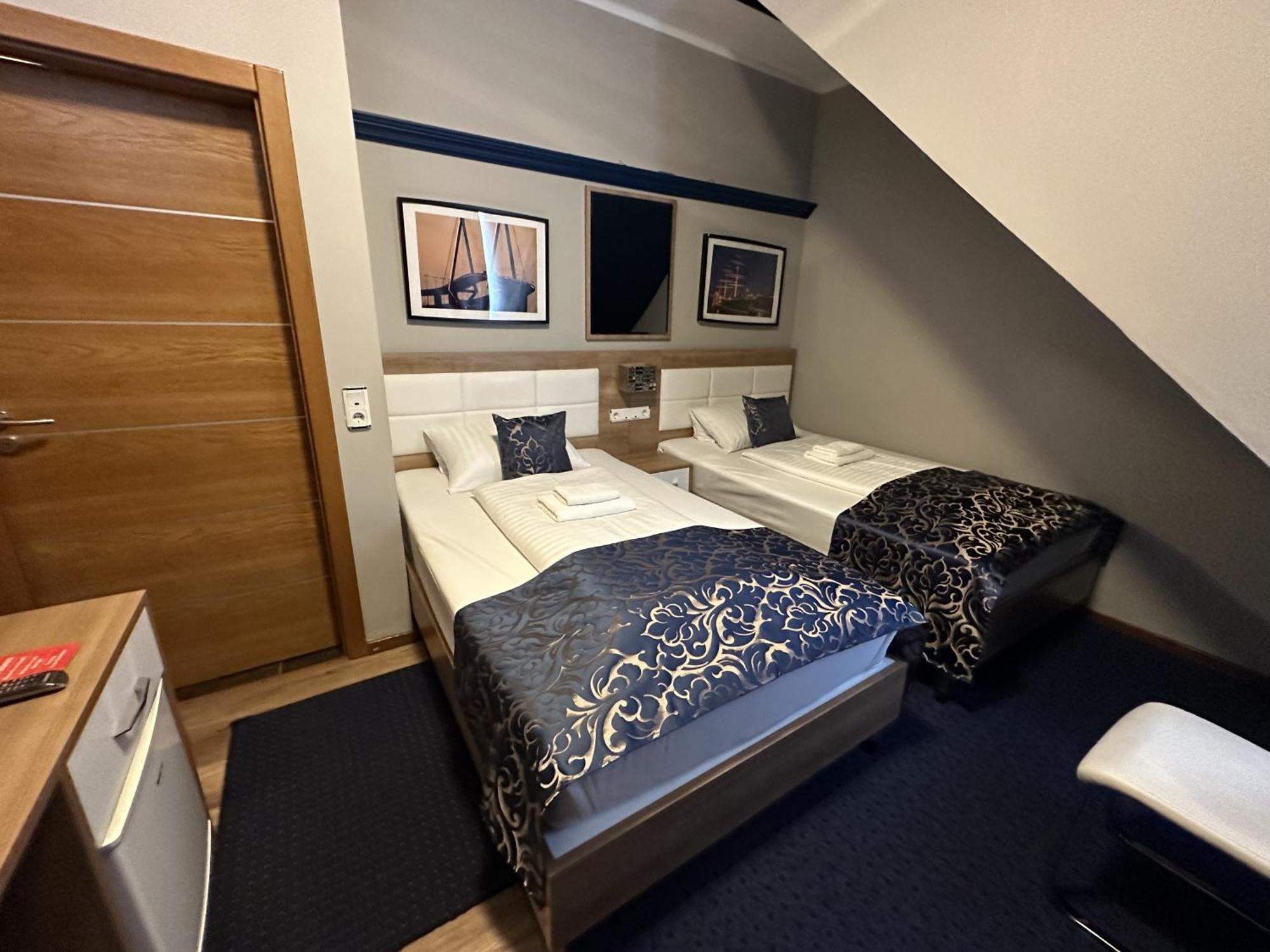 C&S Hotel Пинеберг Екстериор снимка