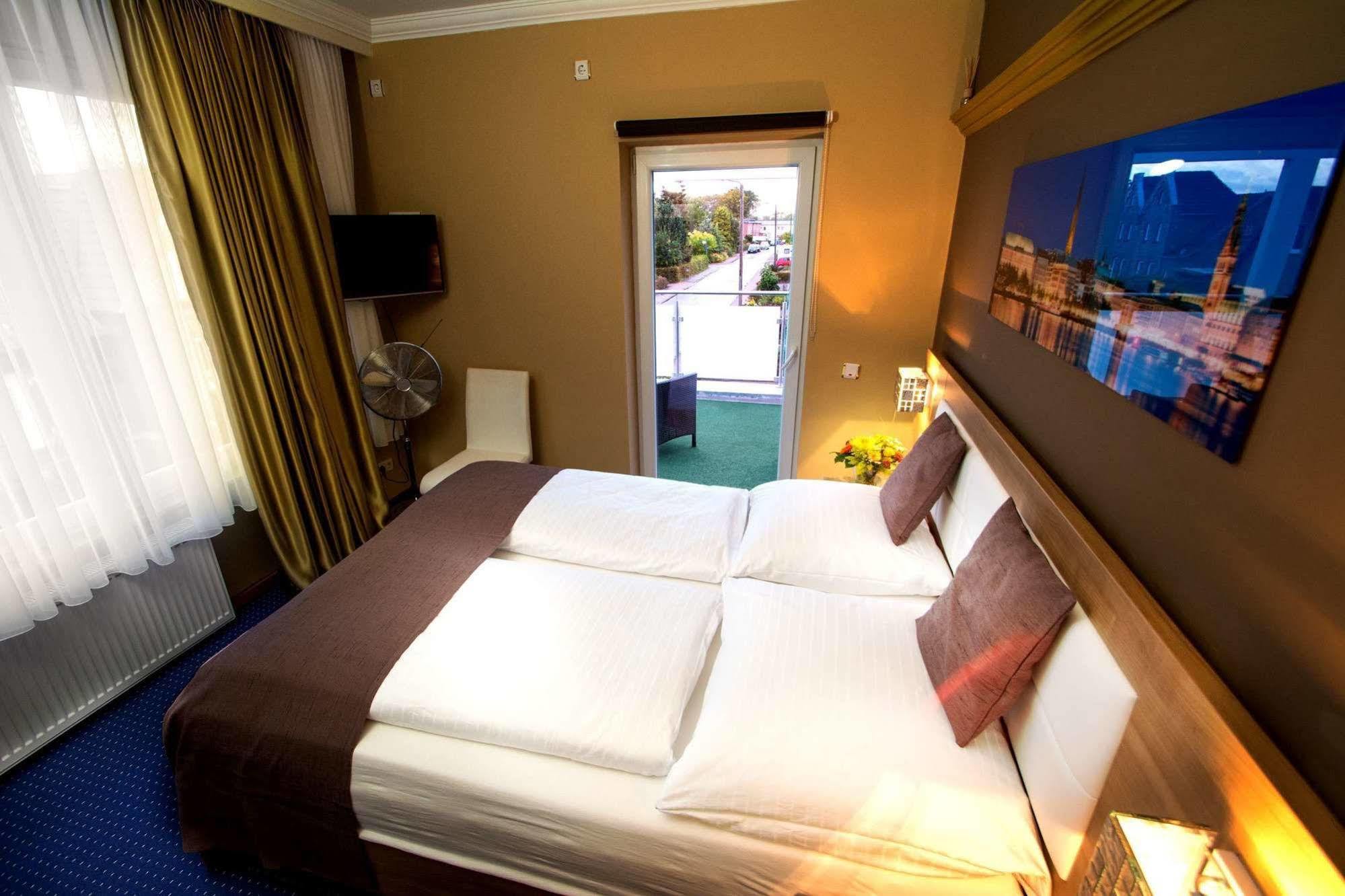 C&S Hotel Пинеберг Екстериор снимка